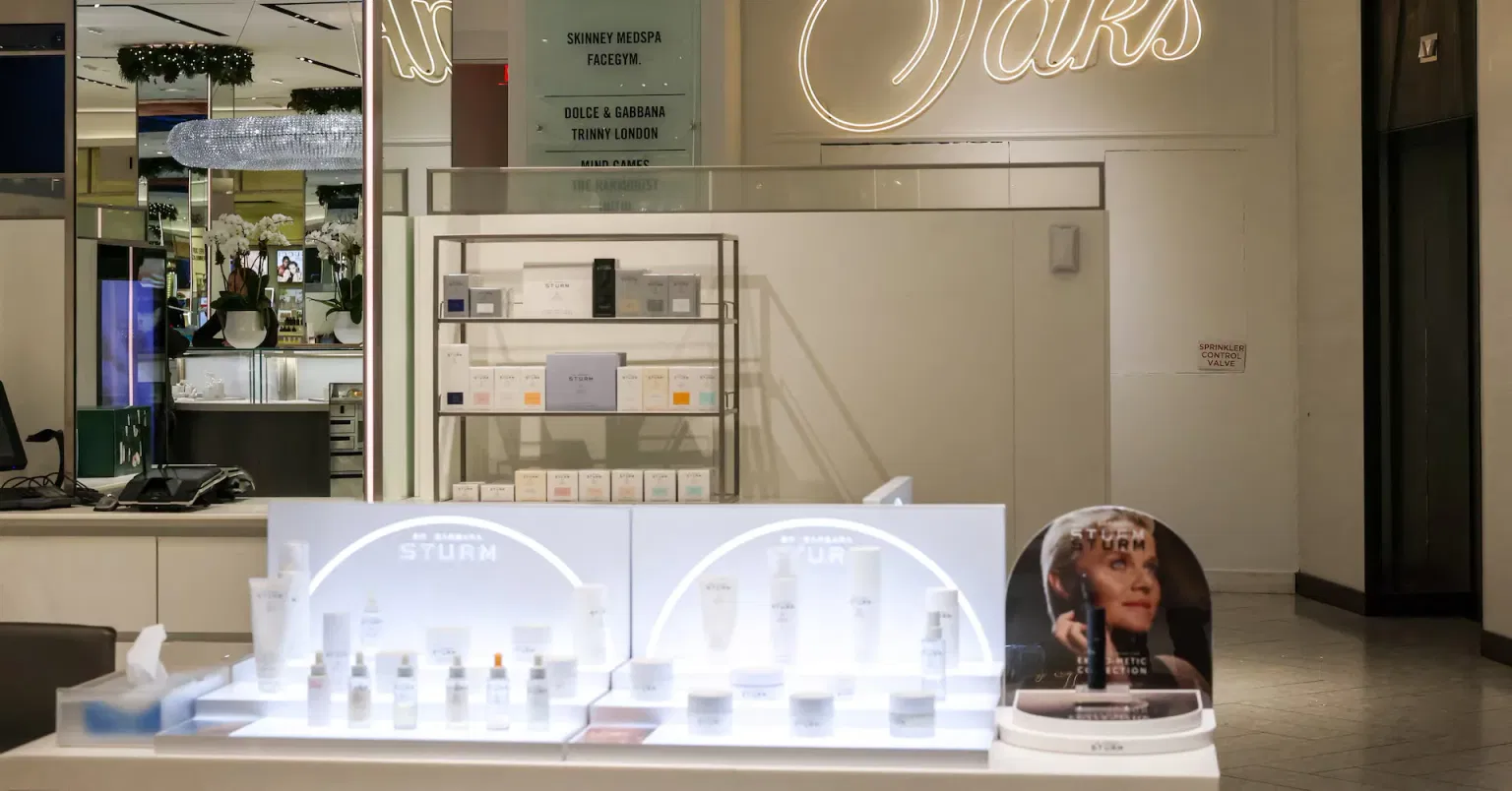 Saks Global Files for Bankruptcy: What Investors Need to Know About the Luxury Retail Collapse