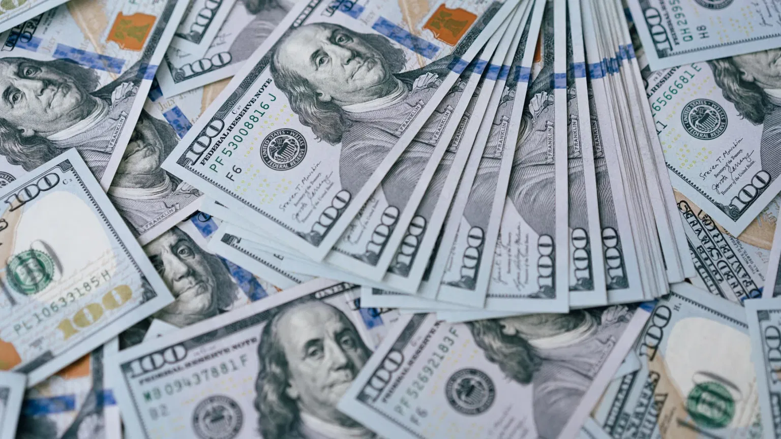 US Dollar Slides to One-Month Low as Iran Ceasefire Reduces Haven Demand