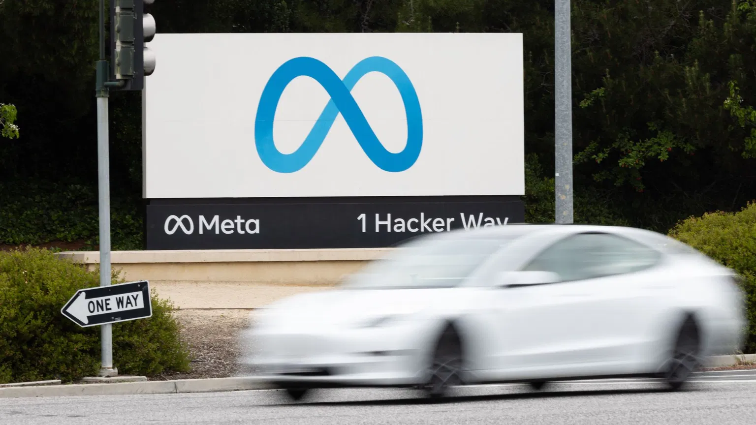 Meta Stock Plunges 10%, Loses $175B After AI Spending Shock