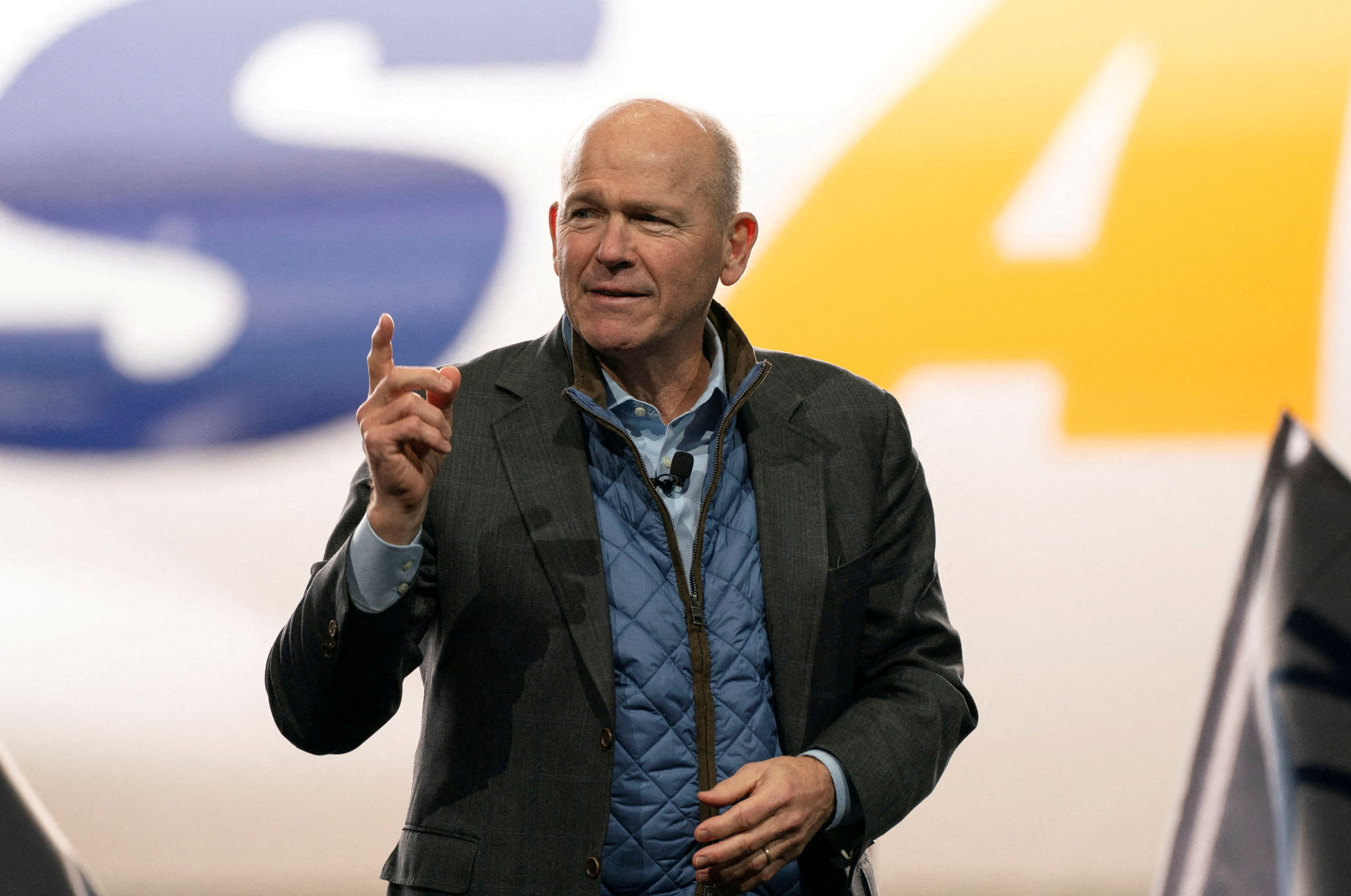 boeing s ceo david l calhoun s net worth   salary_ed5ff92a 6def 47c1 988d 3d0b17dce460