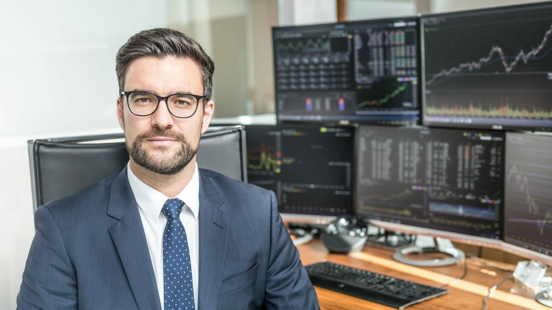 what is a stockbroker_b0dc10e8 7214 4faf beb1 cfddf86842f9