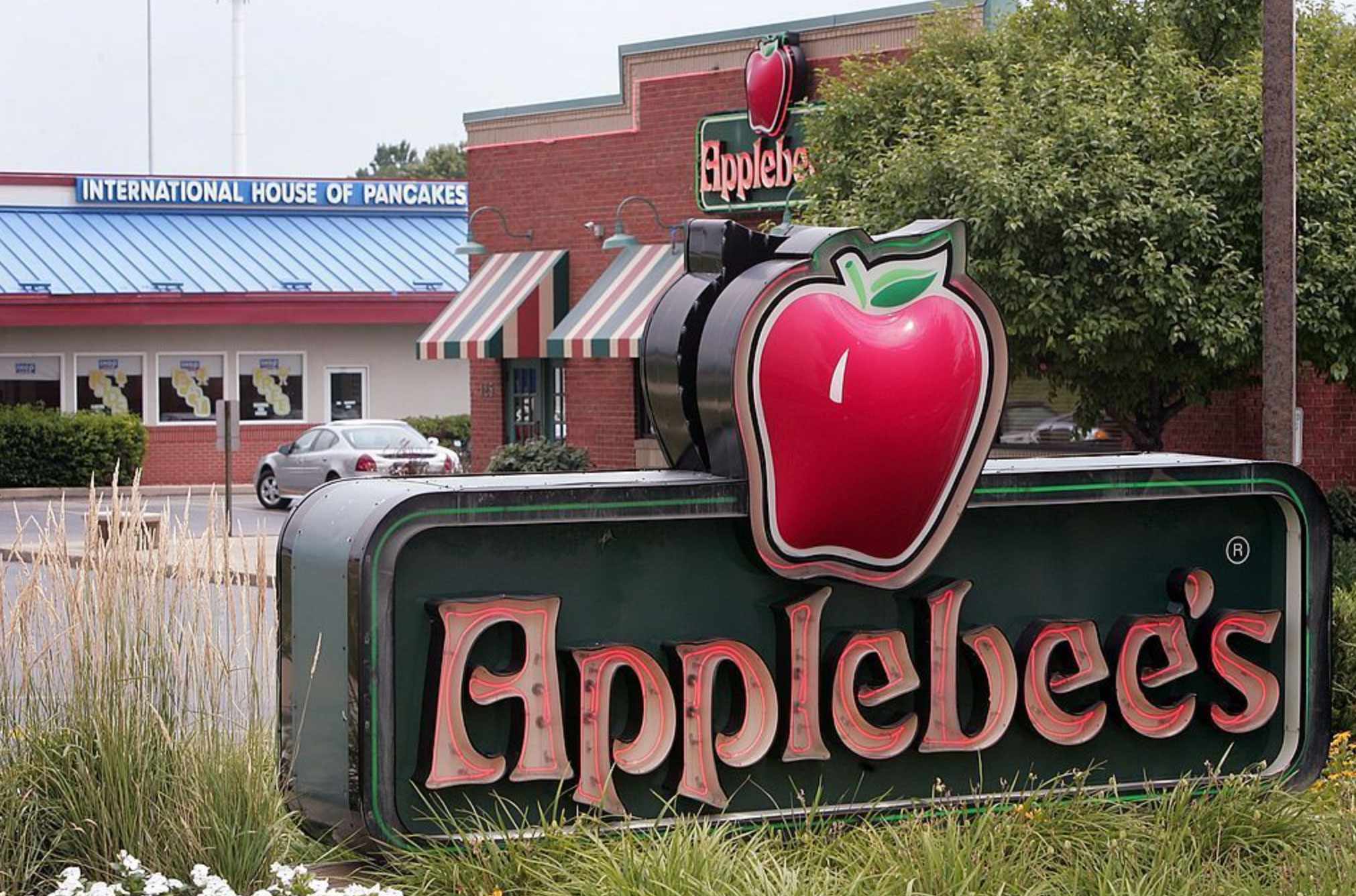 applebees ceo john peyton salary net worth_deecb402 d30a 43bd 9e79 d19df9b2f276