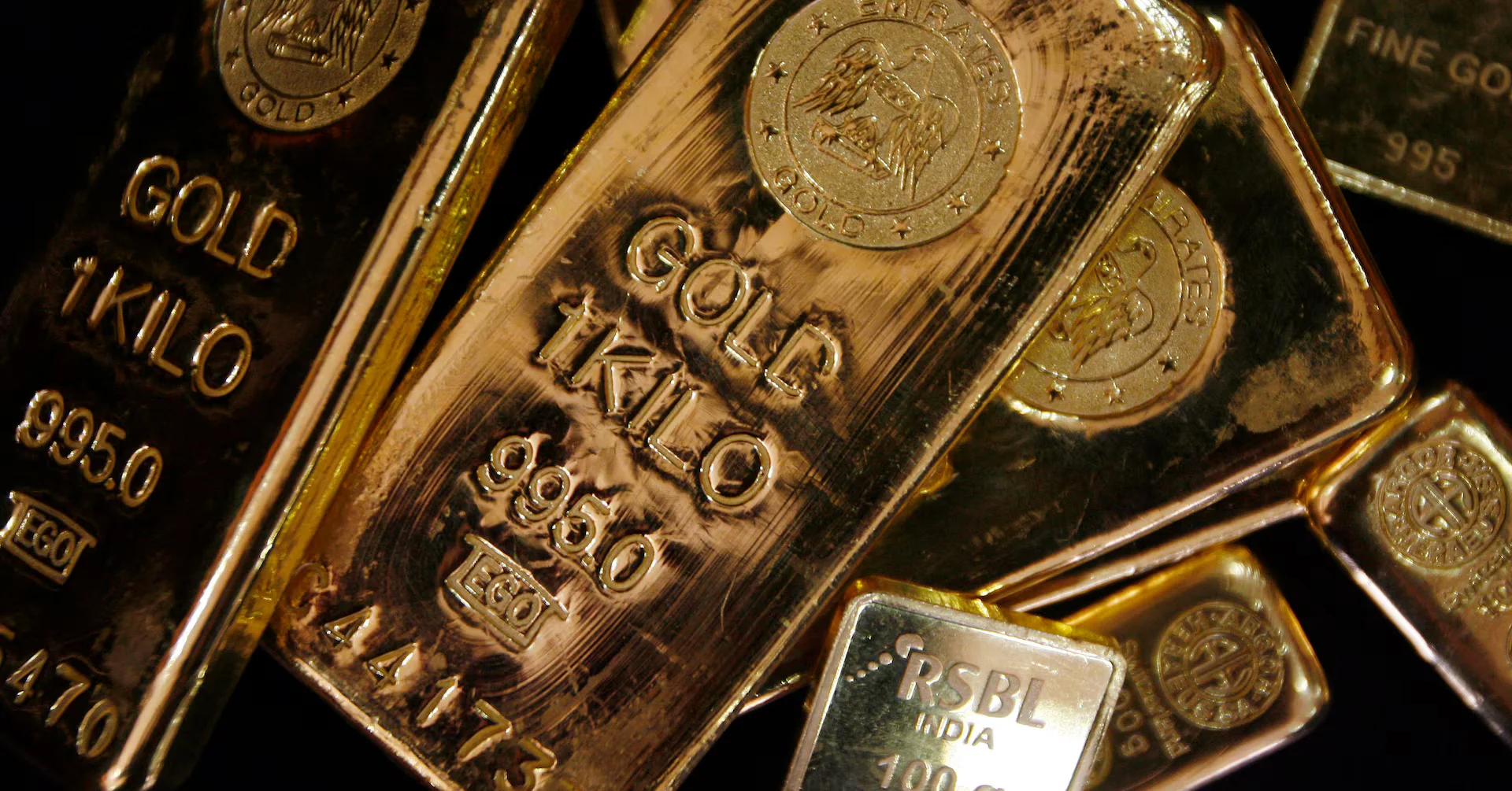 Gold Price Today: Surge Past $5,200 as US-Israel Strikes Iran | Investing Insights